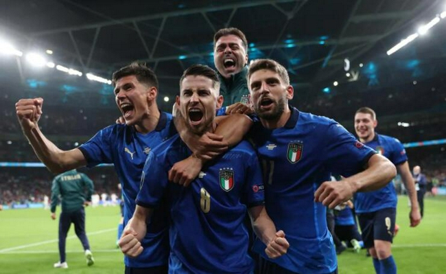 نهائي دوري أبطال أوروباليفربول وريال مدريد في مواجهة أسطورية